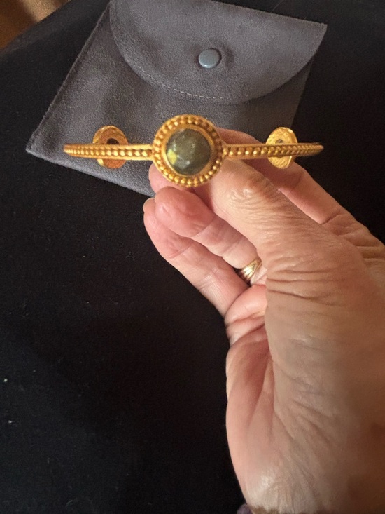 Gold-Tone Bangle Bracelet with Green Stone - Picture 3 of 4